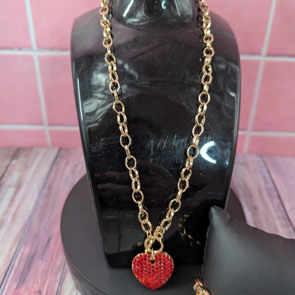 Red Heart Set - Picture 2 of 3